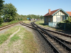 Diese Normalspur/Schmalspurkreuzung dient der Kohleanlieferung mit Normalspur Wagen: