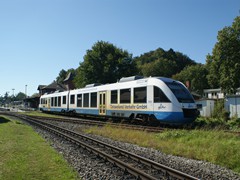 Dort fährt auch Normalspuriges, langweiliges, deshalb die dritte Schiene in Lauterbach Mole.