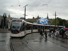 Die Züge stammen von dem spanischen Hersteller CAF