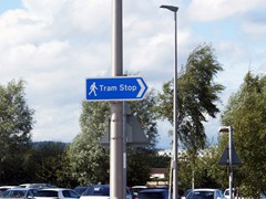 Auf dem riesigen P&R Platz Ingliston weist das Schild zur Station