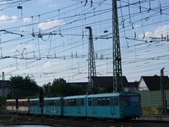 Fahren wir nun mit der U1 weiter nach Ginnheim