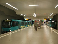 Die Station Ostbahnhof. Der U-4 Wagen Zug ist hier nur Gast. Ende